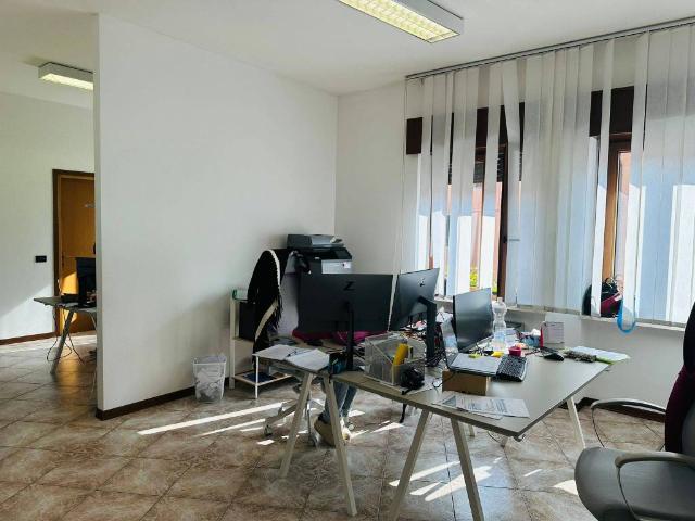 Locale Commerciale in affitto a San Daniele Del Friuli, Friuli-Venezia Giulia