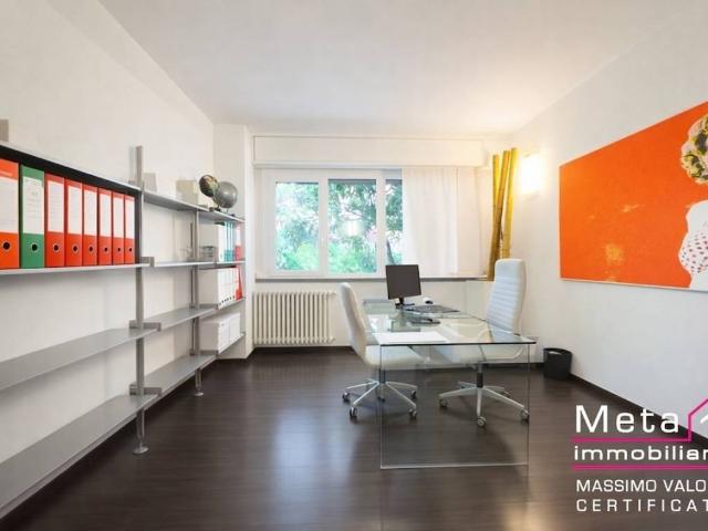 Locale Commerciale in affitto a San Donato Milanese, Lombardia