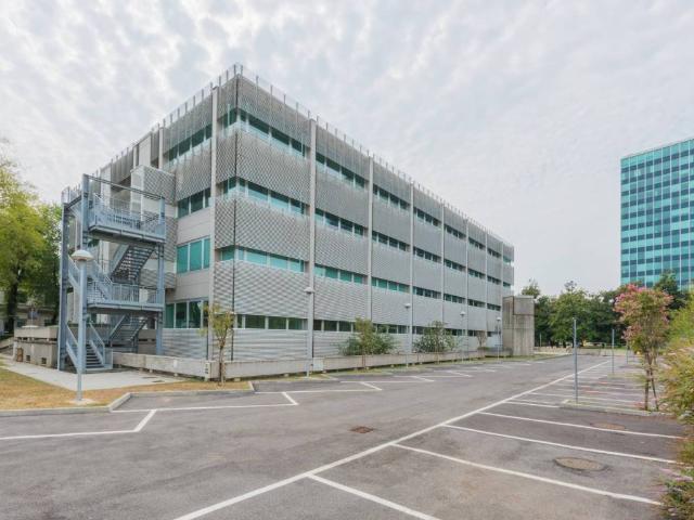 Locale Commerciale in affitto a Triulzo, San Donato Milanese