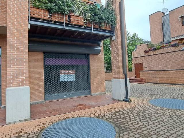 Locale Commerciale in affitto a Triulzo, San Donato Milanese