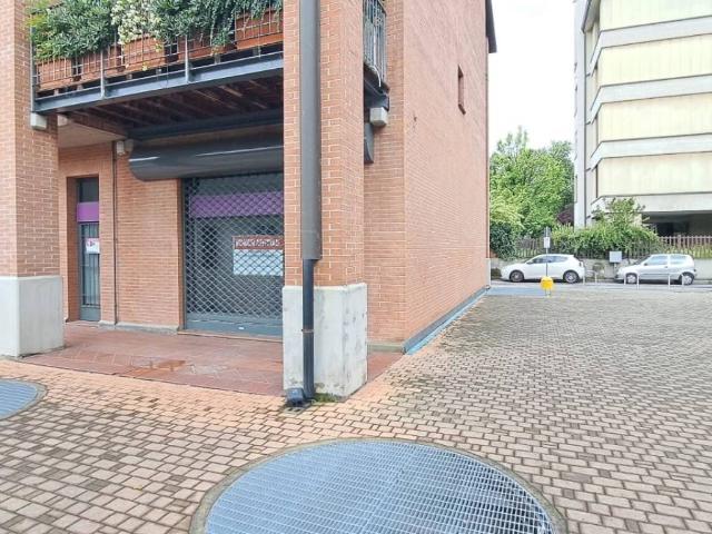 Locale Commerciale in affitto a Triulzo, San Donato Milanese