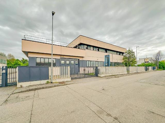 Locale Commerciale in affitto a Certosa di San Donato, San Donato Milanese