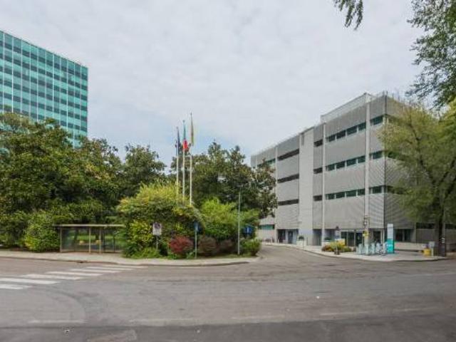 Locale Commerciale in affitto a Triulzo, San Donato Milanese