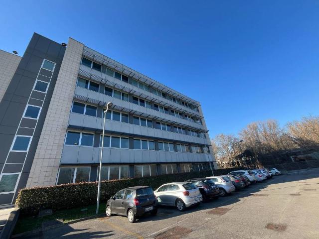 Locale Commerciale in affitto a Triulzo, San Donato Milanese