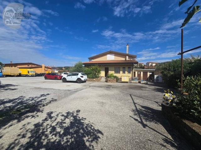 Locale Commerciale in affitto a San Dorligo Della Valle, Friuli-Venezia Giulia
