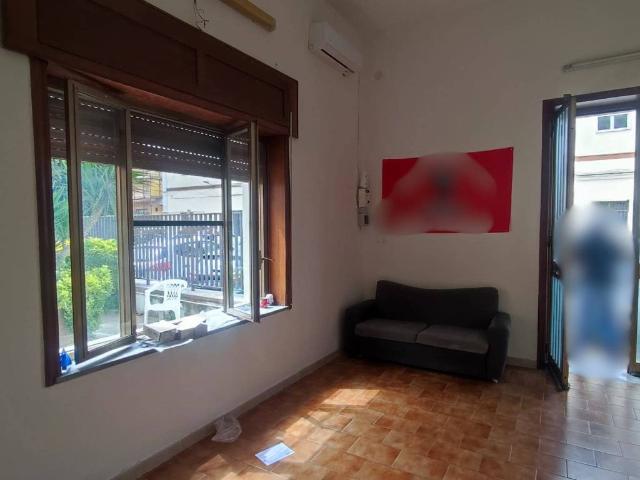 Locale Commerciale in affitto a San Felice A Cancello, Campania