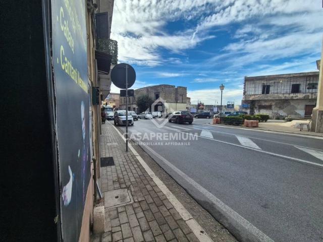 Locale Commerciale in affitto a Cancello Scalo, San Felice A Cancello