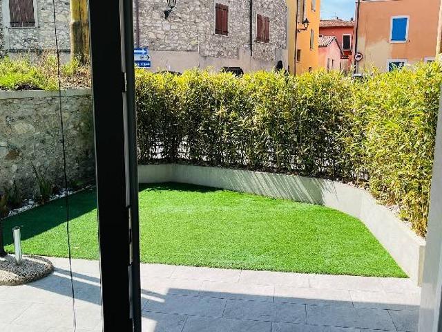 Locale Commerciale in affitto a Cisano, San Felice Del Benaco
