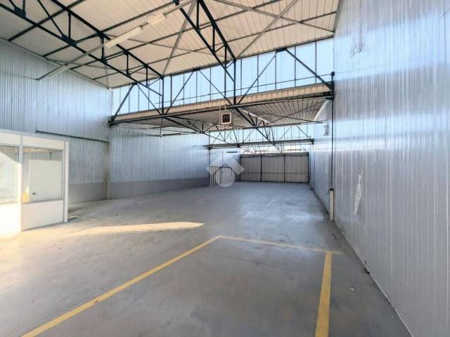 Locale Commerciale in affitto a San Fior, Veneto