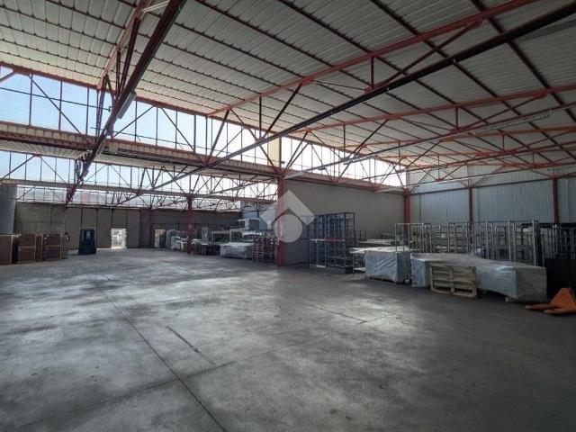 Locale Commerciale in affitto a San Fior, Veneto