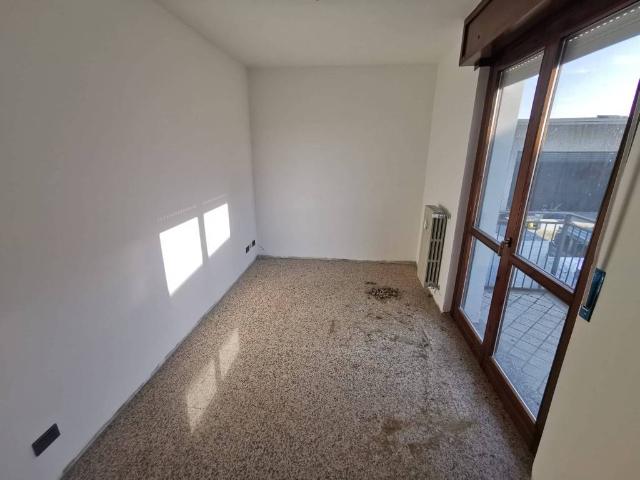 Locale Commerciale in affitto a San Genesio Ed Uniti, Lombardia