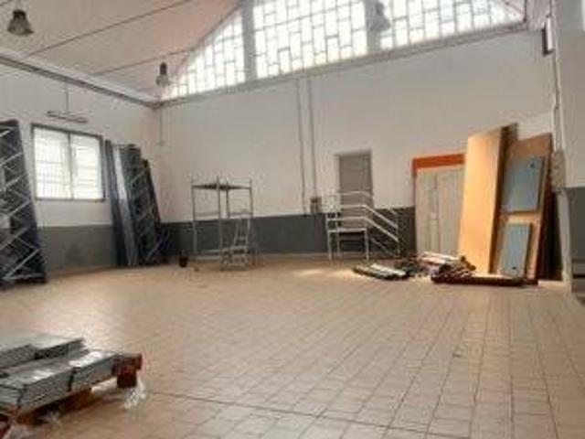 Locale Commerciale in affitto a Municipalità 6, Campania