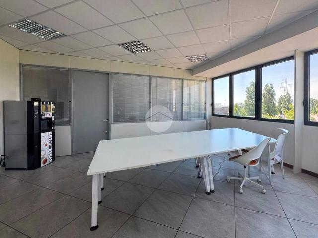 Locale Commerciale in affitto a San Giorgio Bigarello, Mottella
