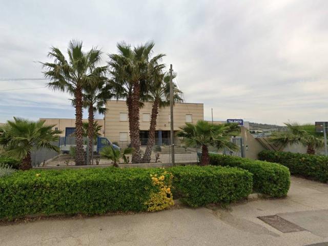 Locale Commerciale in affitto a Puglia, Taranto