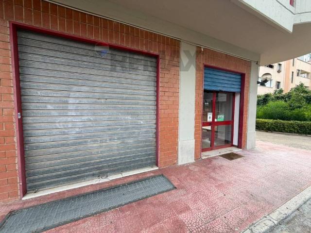 Locale Commerciale in affitto a Puglia, Taranto