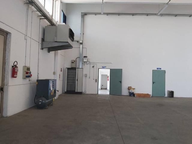 Locale Commerciale in affitto a San Giovanni In Croce, Lombardia