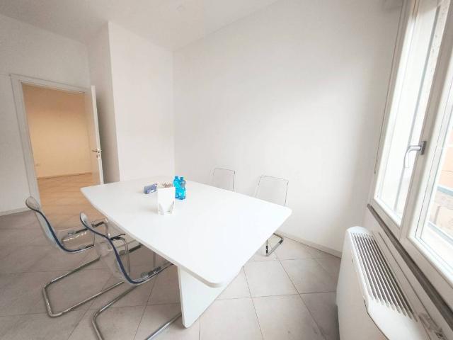 Locale Commerciale in affitto a San Giovanni In Marignano, Reggio Emilia