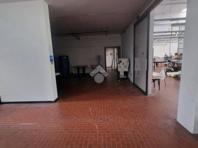 Locale Commerciale in affitto a Unione Terre d'Acqua, San Giovanni In Persiceto