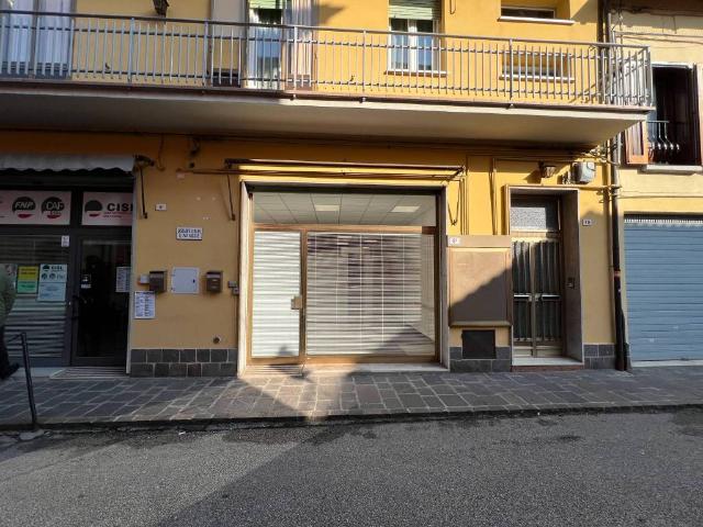 Locale Commerciale in affitto a Unione Terre d'Acqua, San Giovanni In Persiceto