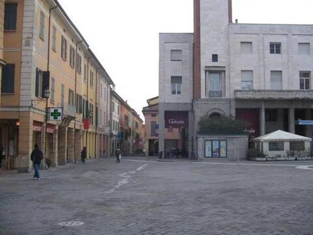 Locale Commerciale in affitto a Unione Terre d'Acqua, San Giovanni In Persiceto