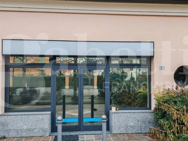 Locale Commerciale in affitto a Unione Terre d'Acqua, San Giovanni In Persiceto