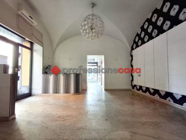 Locale Commerciale in affitto a San Giovanni La Punta, Sicilia