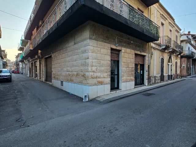 Locale Commerciale in affitto a San Giovanni La Punta, Sicilia