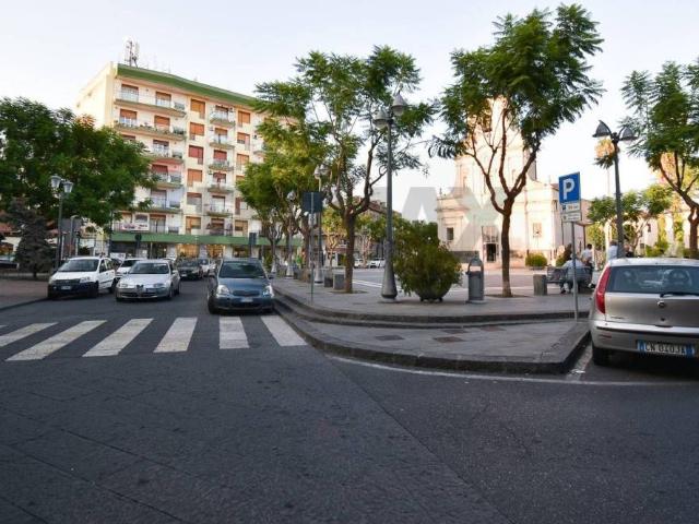 Locale Commerciale in affitto a San Giovanni La Punta, Sicilia