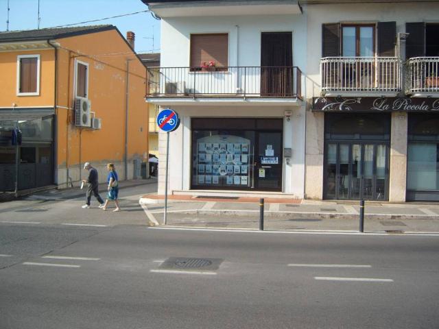 Locale Commerciale in affitto a San Giovanni Lupatoto, Veneto