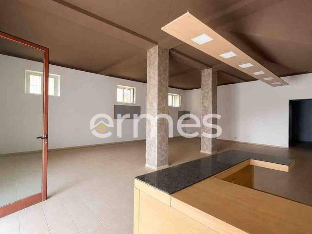Locale Commerciale in affitto a Puglia, Foggia