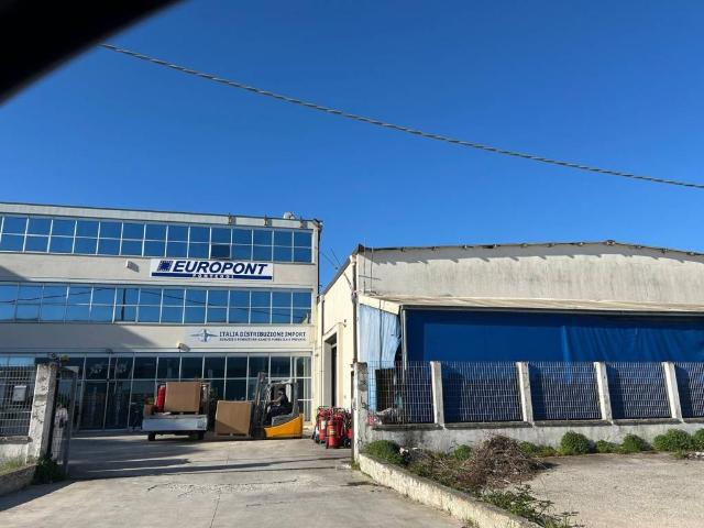 Locale Commerciale in affitto a San Giovanni Teatino, Abruzzo