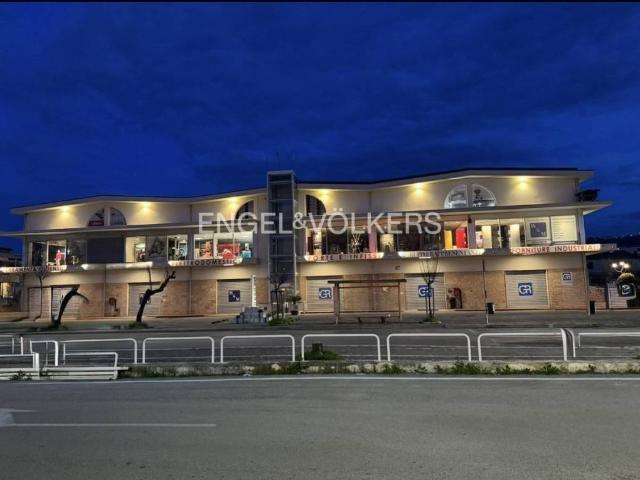Locale Commerciale in affitto a San Giovanni alta, San Giovanni Teatino
