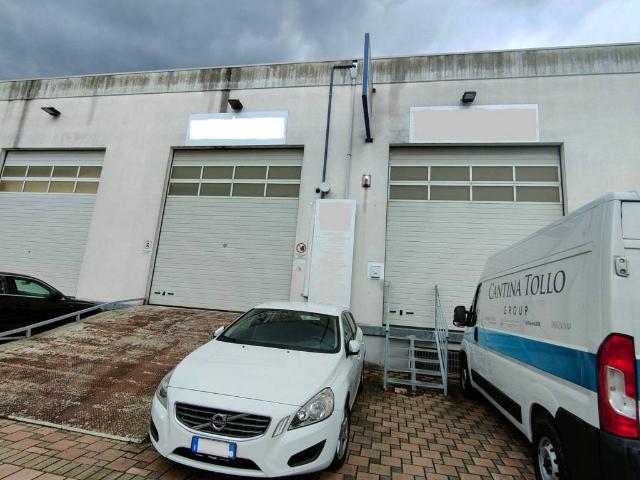 Locale Commerciale in affitto a Zona Industriale Val Pescara, San Giovanni Teatino
