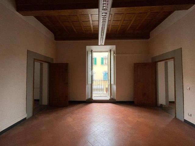 Locale Commerciale in affitto a Vetrivecchi, San Giovanni Valdarno