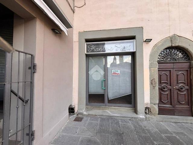 Locale Commerciale in affitto a Vetrivecchi, San Giovanni Valdarno