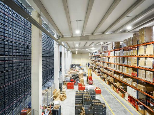 Locale Commerciale in affitto a San Giuliano Milanese, Lombardia