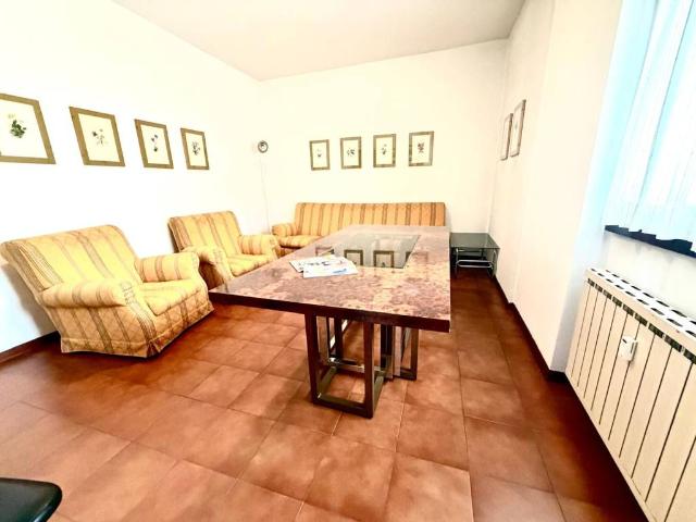 Locale Commerciale in affitto a Borgolombardo, San Giuliano Milanese