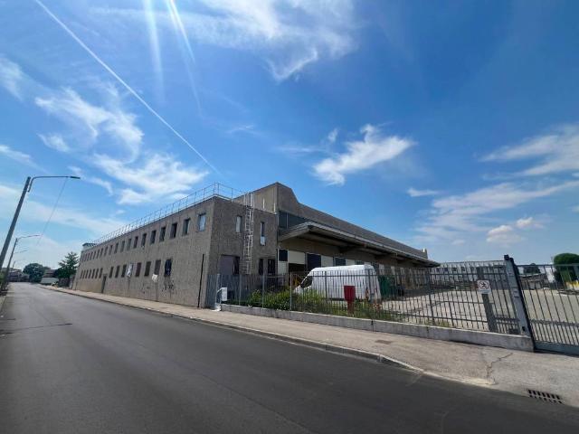 Locale Commerciale in affitto a San Giuliano Milanese, Lombardia