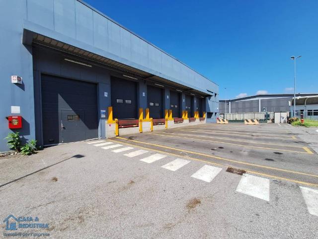 Locale Commerciale in affitto a Borgolombardo, San Giuliano Milanese