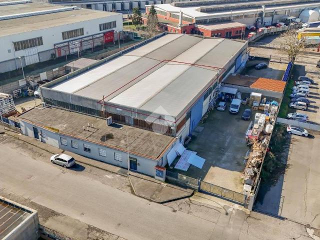 Locale Commerciale in affitto a San Giuliano Milanese, Lombardia