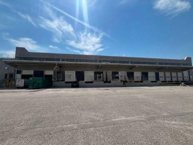 Locale Commerciale in affitto a San Giuliano Milanese, Lombardia