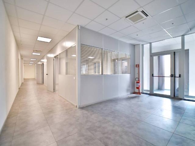 Locale Commerciale in affitto a San Giuliano Milanese, Lombardia