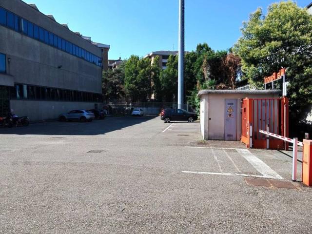 Locale Commerciale in affitto a Zivido, San Giuliano Milanese