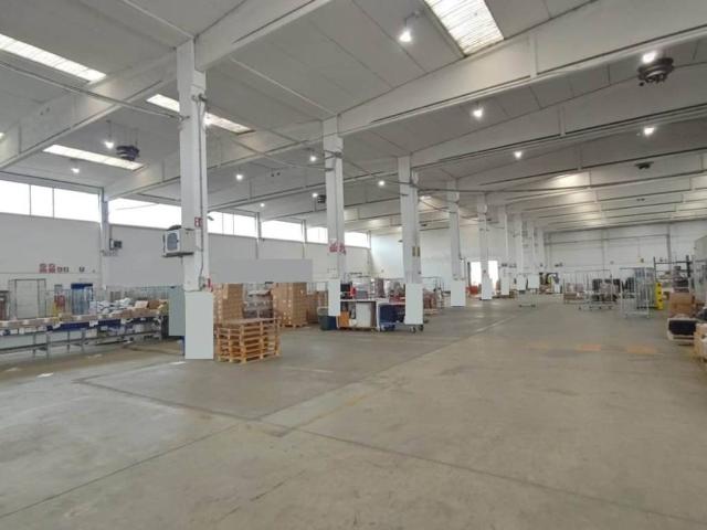 Locale Commerciale in affitto a Borgolombardo, San Giuliano Milanese