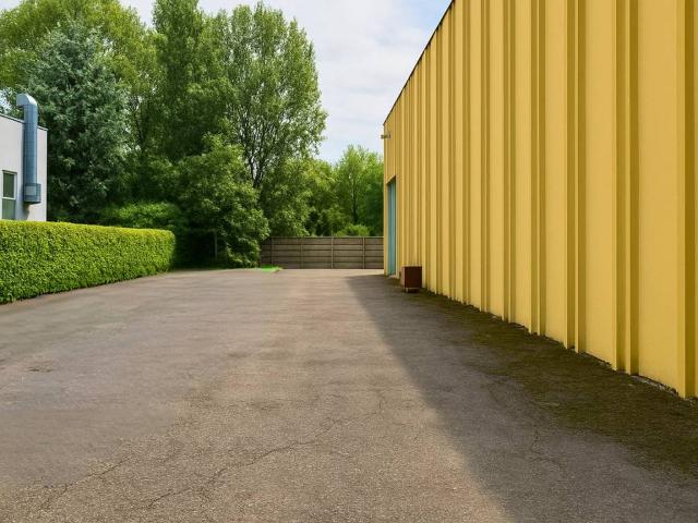 Locale Commerciale in affitto a San Giuliano Milanese, Lombardia