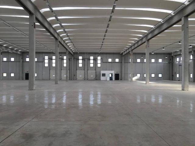 Locale Commerciale in affitto a Borgolombardo, San Giuliano Milanese