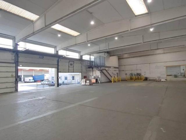 Locale Commerciale in affitto a Borgolombardo, San Giuliano Milanese