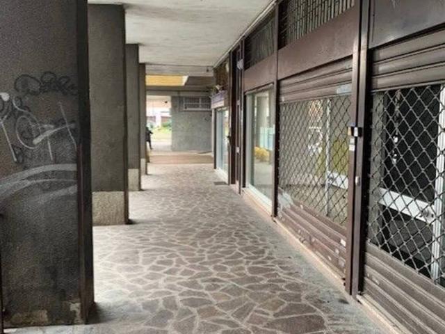 Locale Commerciale in affitto a Zivido, San Giuliano Milanese