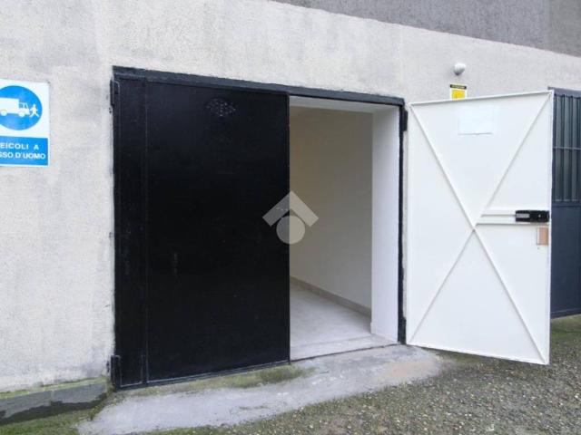 Locale Commerciale in affitto a Borgolombardo, San Giuliano Milanese