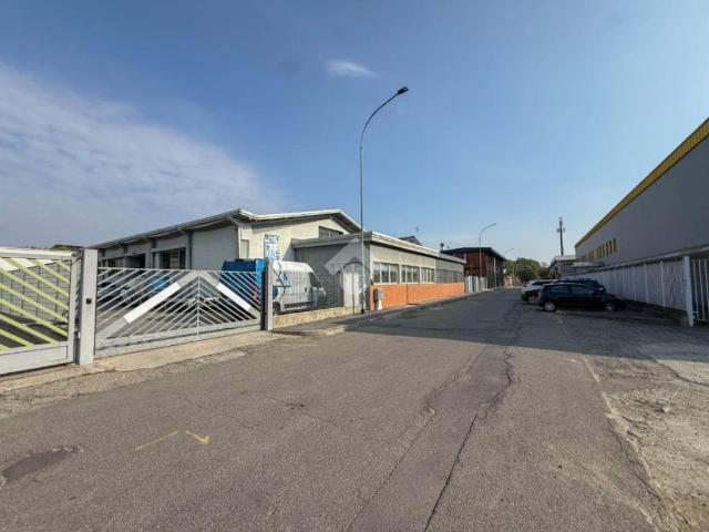 Locale Commerciale in affitto a Borgolombardo, San Giuliano Milanese